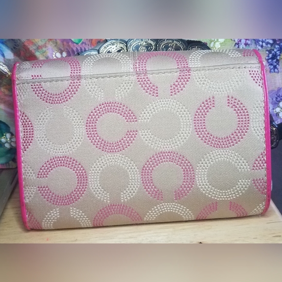 Coach Ashley Op Art Signature Wallet - Picture 3 of 16